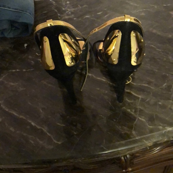 Heels - Picture 2 of 3